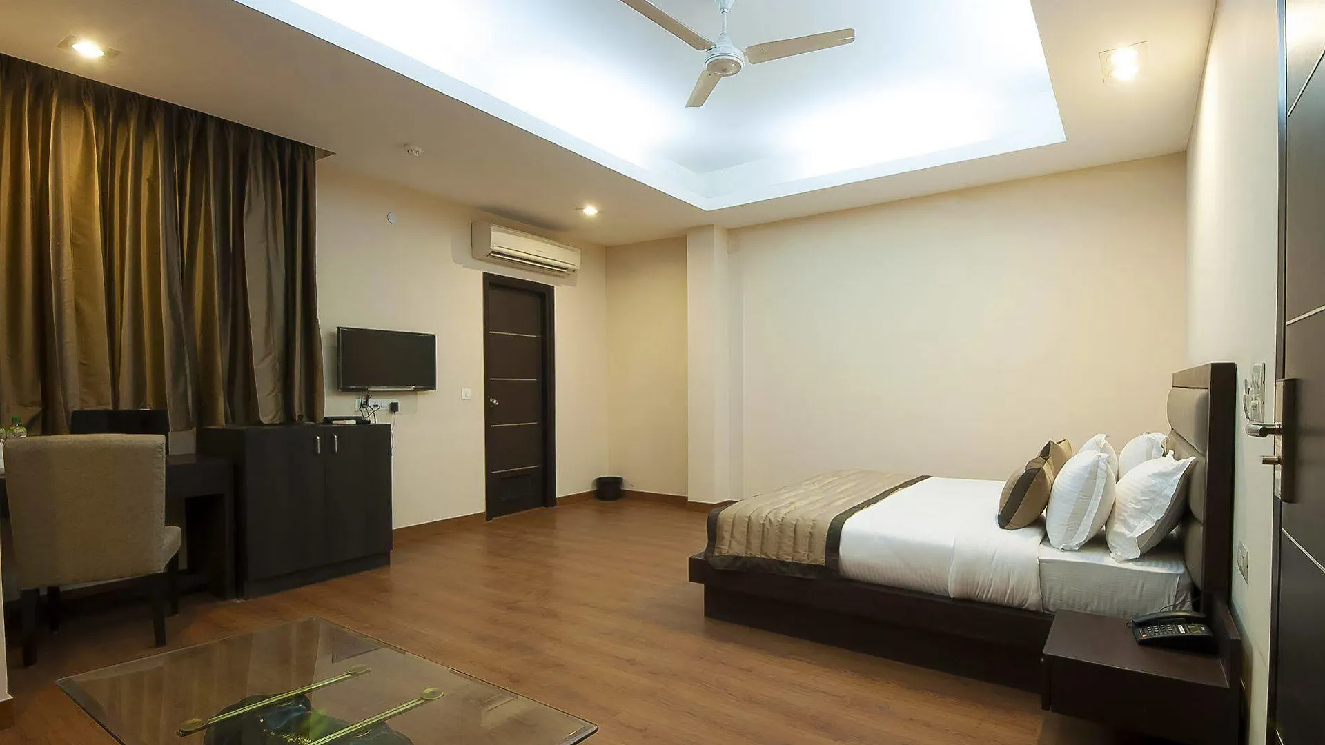 Hotel Aura @Airport New Delhi