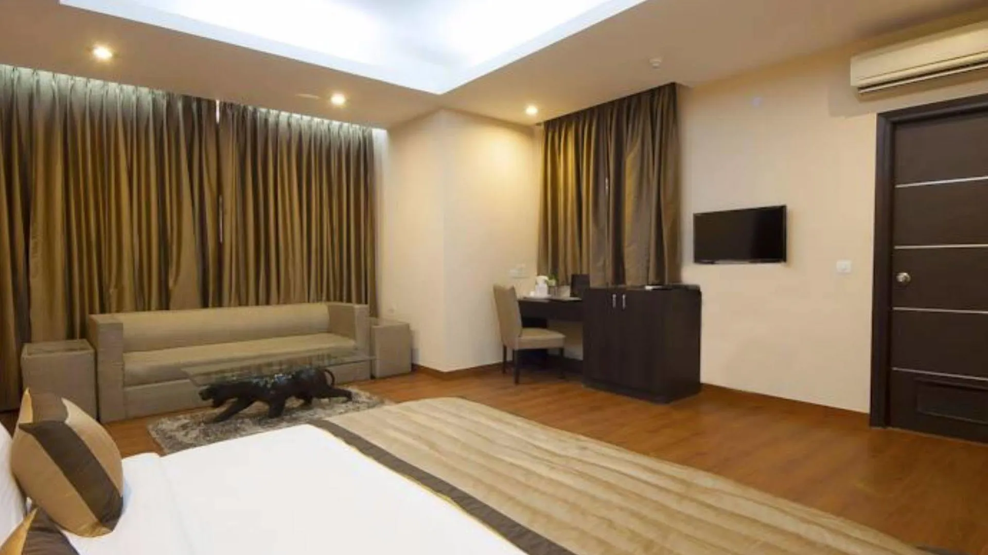 Hotel Aura @Airport New Delhi 3*,