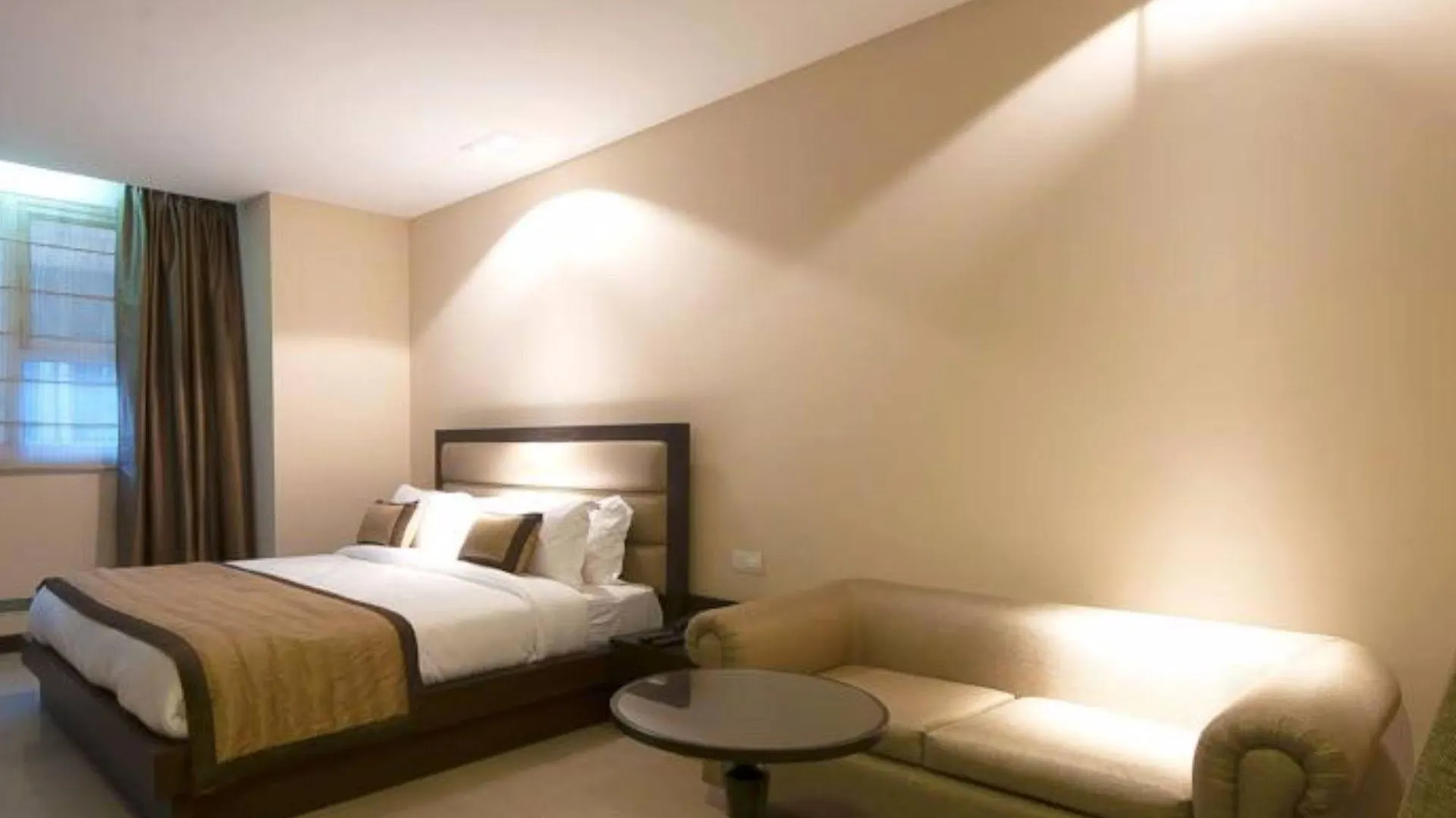 Hotel Aura @Airport New Delhi